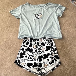 Super cute cow PJ set!